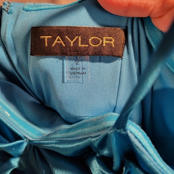 NWT Taylor Women's Exaggerated-Bow Satin-Dazzling Gown in Ocean Blue - Picture 12 of 14